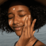 Qual o melhor fator de protetor solar para pele negra?